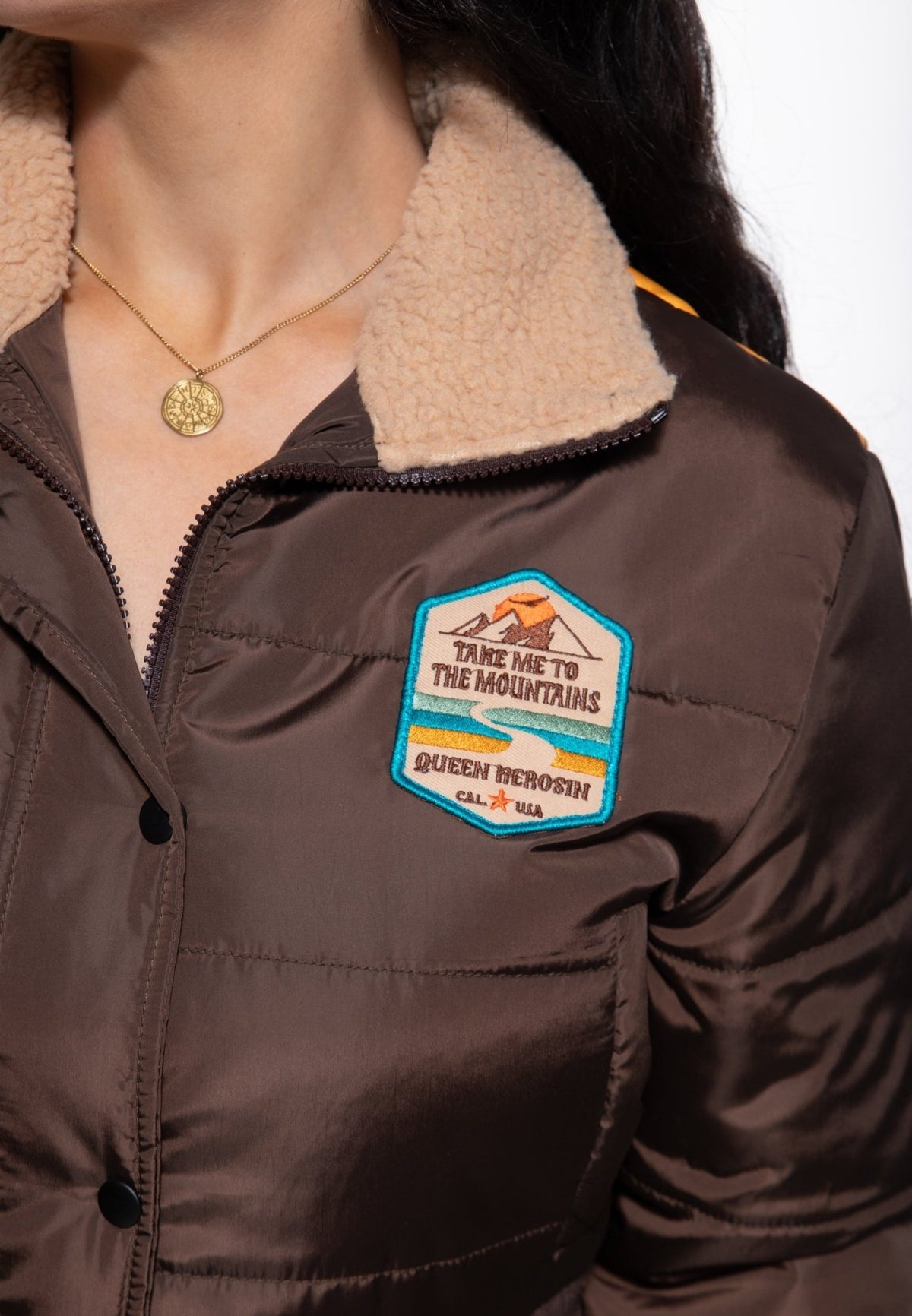 Steppjacke 'Take me to the mountains' in Dunkelbraun – Steppjacken von Queen Kerosin - Ansicht 5