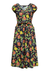 Swing Kleid «Hibiskus Black» Kleider von Queen Kerosin
