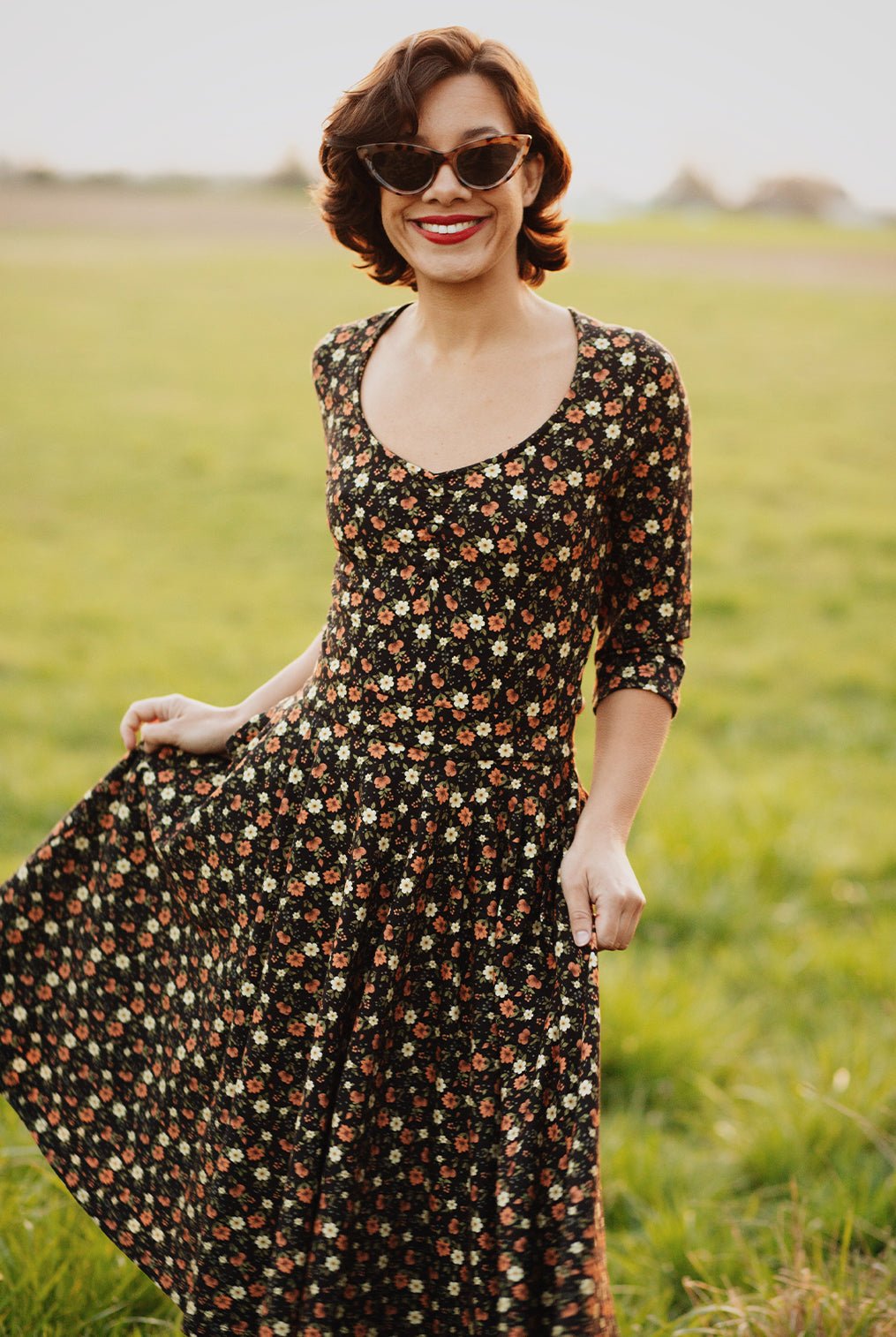 Swing Kleid in Braun Kleider von Queen Kerosin