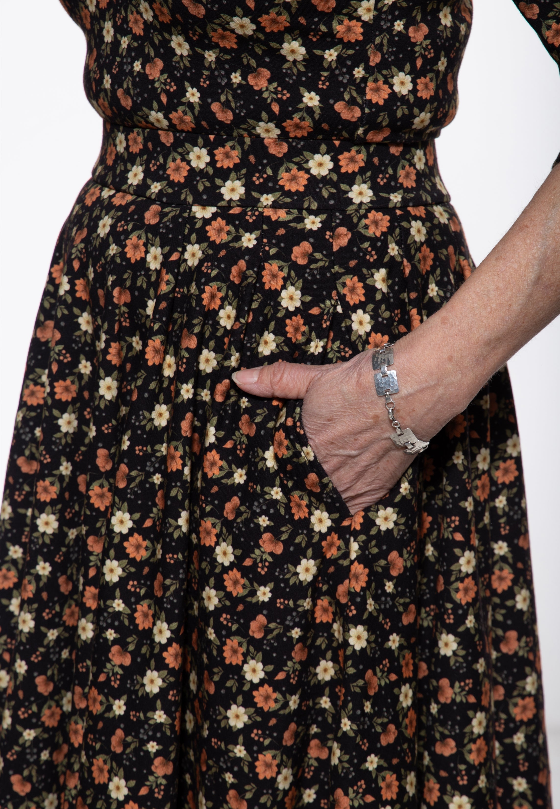 Swing Kleid in Braun Kleider von Queen Kerosin
