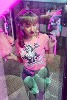 T-Shirt 'Nobody Gives a Shit' in Rosa T-Shirts von Queen Kerosin