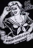 T-Shirt 'Nobody Gives a Shit' in Schwarz T-Shirts von Queen Kerosin