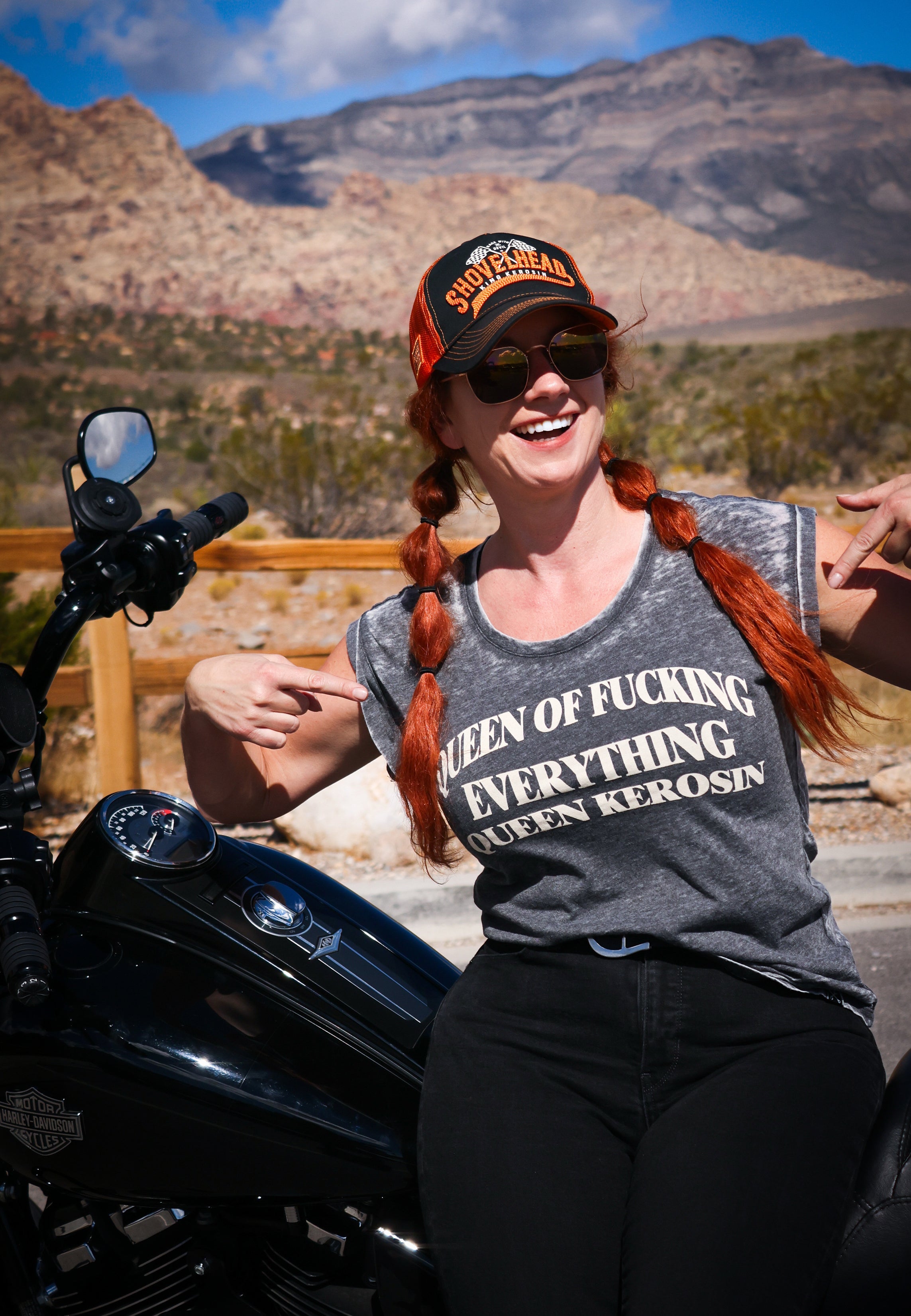 T-Shirt «Queen Of Fucking Everything» T-Shirts von Queen Kerosin