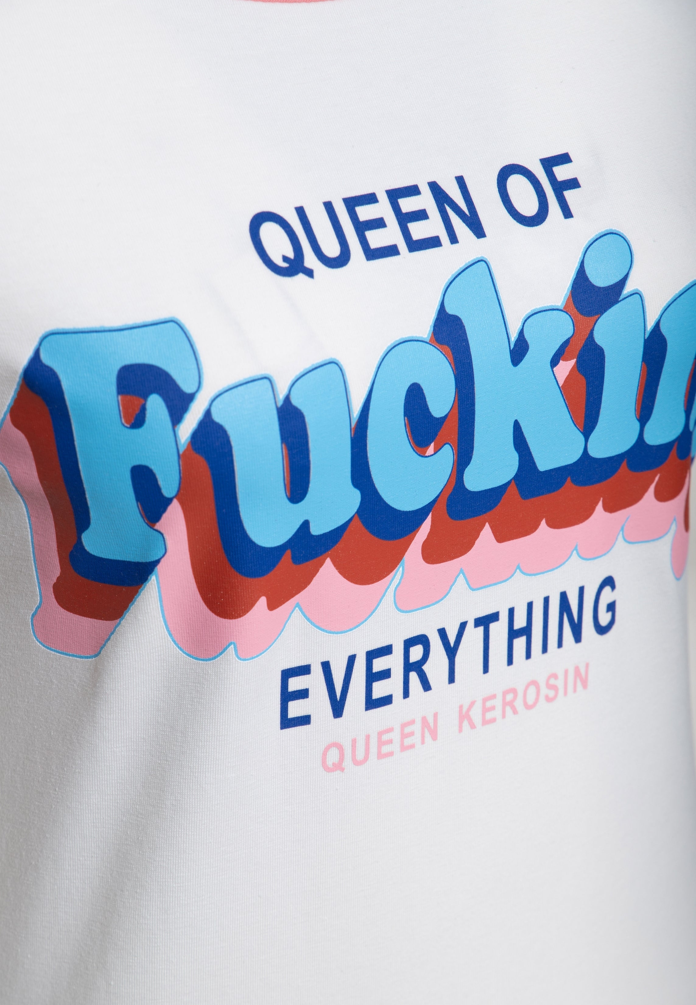 T-Shirt 'Queen Of Fucking Everything' in Off White T-Shirts von Queen Kerosin