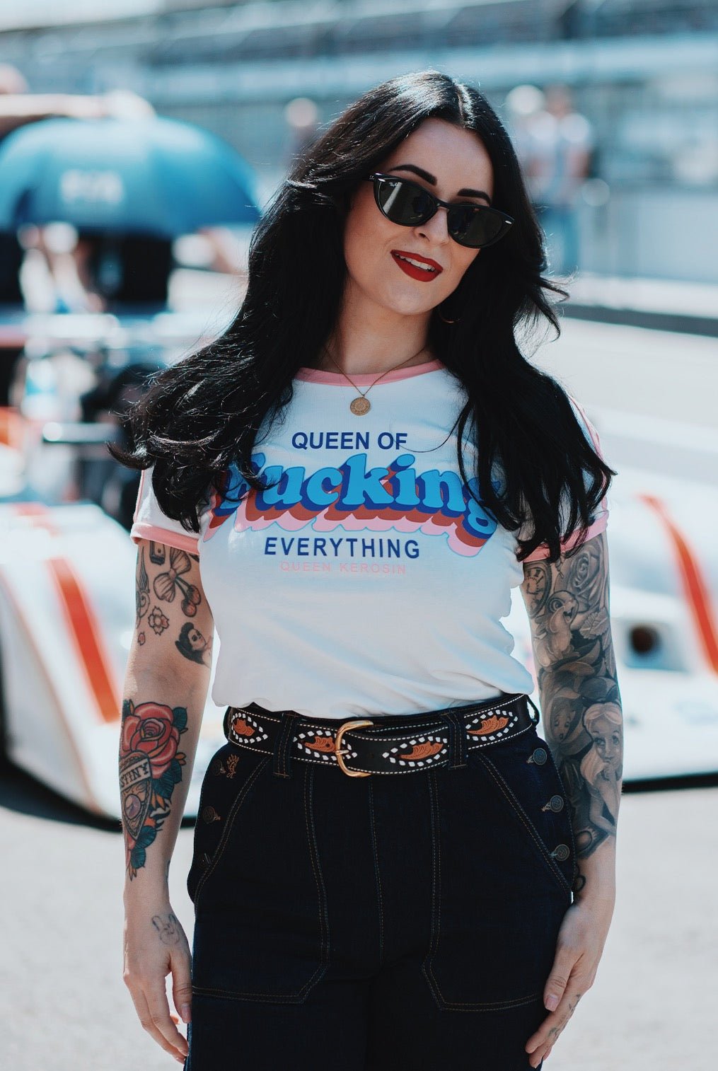 T-Shirt 'Queen Of Fucking Everything' in Off White T-Shirts von Queen Kerosin