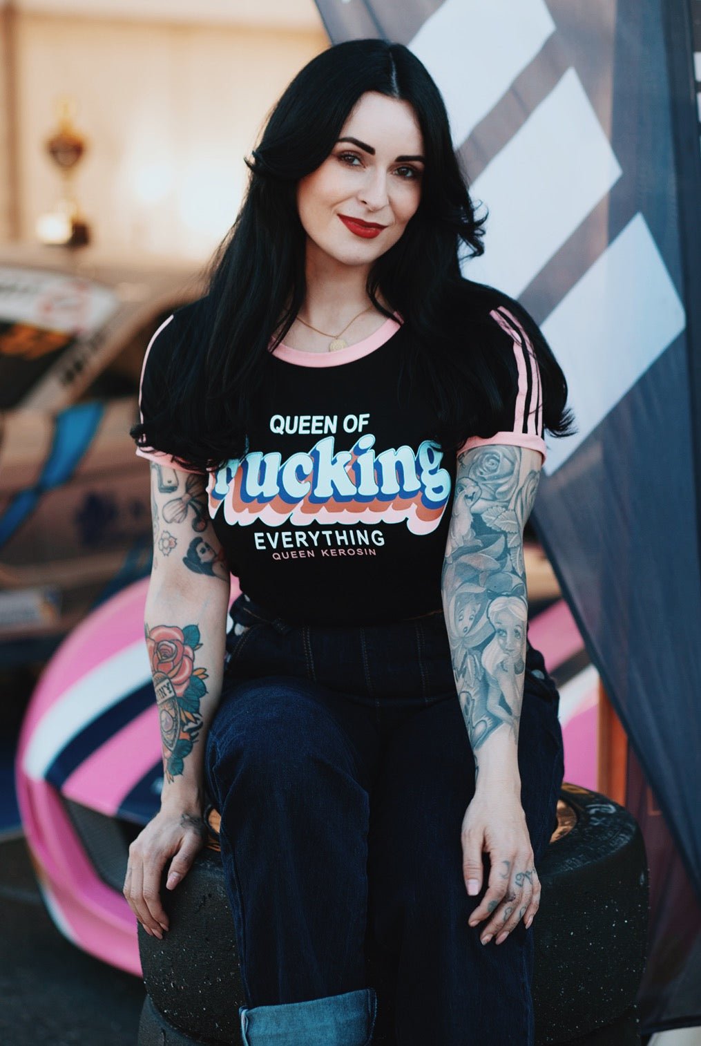 T-Shirt 'Queen Of Fucking Everything' in Schwarz T-Shirts von Queen Kerosin