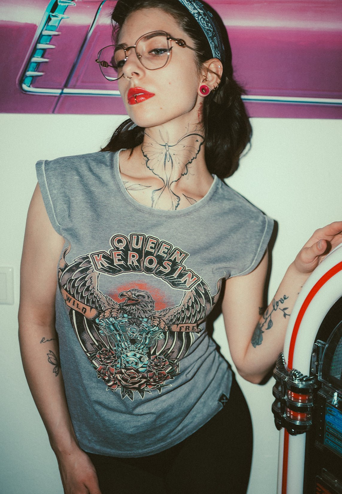 T-Shirt «Wild & Free» T-Shirts von Queen Kerosin