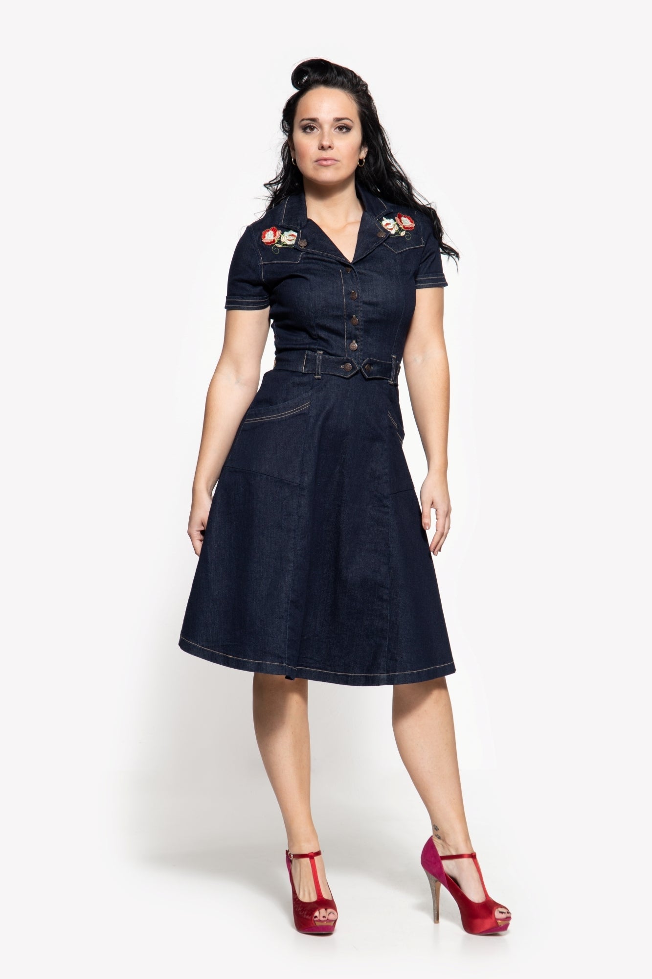 Queen Kerosin - 50s Swing Jeanskleid mit Stickerei