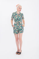 Queen Kerosin - Bluse mit tropischem Muster