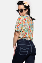 Queen Kerosin - Cropped Oversize Bluse mit Allover-Print im 50s Style