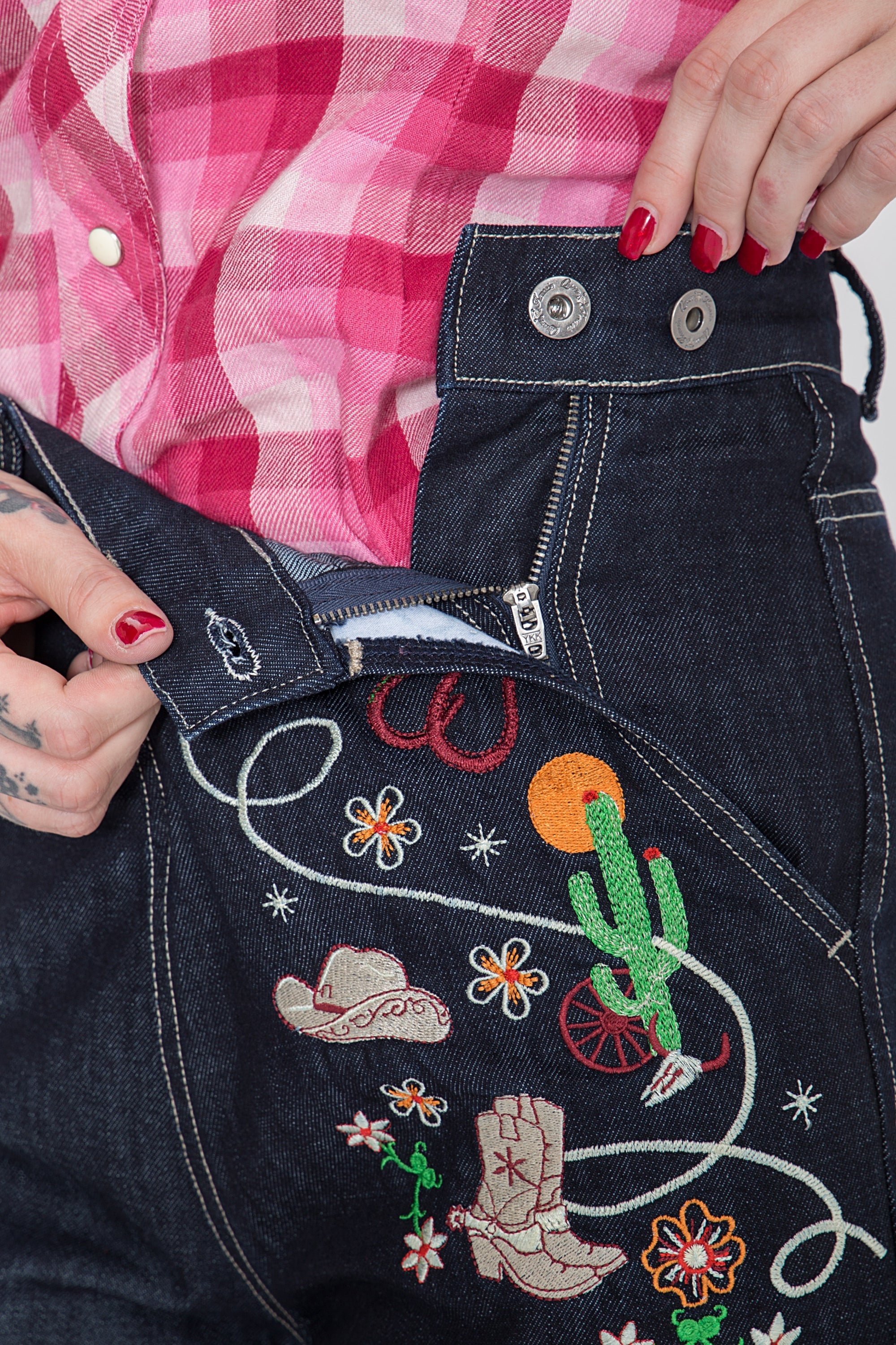 Jeansshorts mit Stickereien im Western-Look - KING KEROSIN