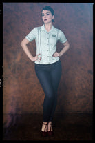 Queen Kerosin - Kurzarm Reverskragen Bluse im Racing Design «Motor Queen»